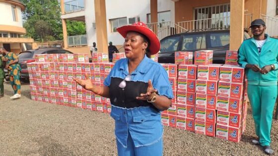 Idemili South Council Mayor, Hon. Amaka Obi Distributes Bags Of Rice, Indomie And Others To Party Faithful.